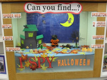 Display Case Halloween I Spy Fall Library Displays, Display Case Ideas, I Spy Halloween, Passive Programming Library, Spy Halloween, Elementary Bulletin Boards, Passive Programs, Art Bulletin Boards, My Reflection