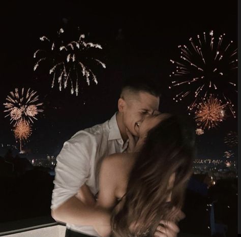 New Years Pics With Boyfriend, Cute Couples Goals Photos Funny, Blonde Couple, Romantic Couple Poses, New Year Pictures, New Year’s Day, New Year Photos, Couples Vibe, Snapchat Picture