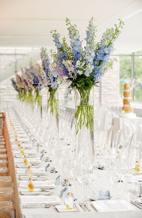 Wedding Centerpieces Modern, 2000 Wedding, Peach Wedding Centerpieces, Bouquet Champetre, Blue Wedding Flowers, Tall Centerpieces, Modern Flower Arrangements, בר מצווה, Flower Centerpieces Wedding