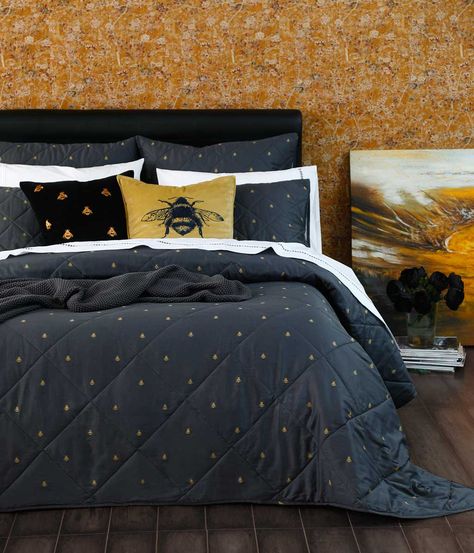 Bee Bedroom, Bee Room, Frog Decor, Bee Decor, Spare Bedroom, Guest Bed, Bedspread Set, Master Bedding, Guest Bedrooms