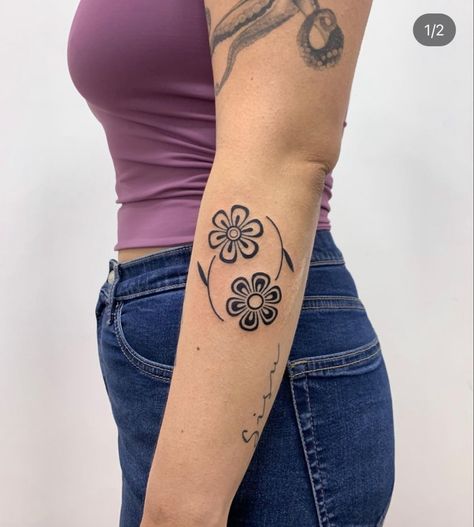 Outfits To Get Tattooed In, 60s Flower Tattoo, Fine Line Filler Tattoo, Cute Tattoos Leg, 70s Style Tattoo, Mexican Flowers Tattoo, Back Arm Tattoos For Women, Small Knee Tattoos Women, Traditional Tattoos Hand