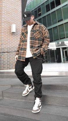 Black Cargo Pants Outfit Men, Nashville Tennessee Outfits, Outfits With Beanies, Hip Outfits, Black Pants Outfit Men, Black Slacks Outfit, Mens Winter Wardrobe, Trousers Outfit Men, Flannel Outfits Men