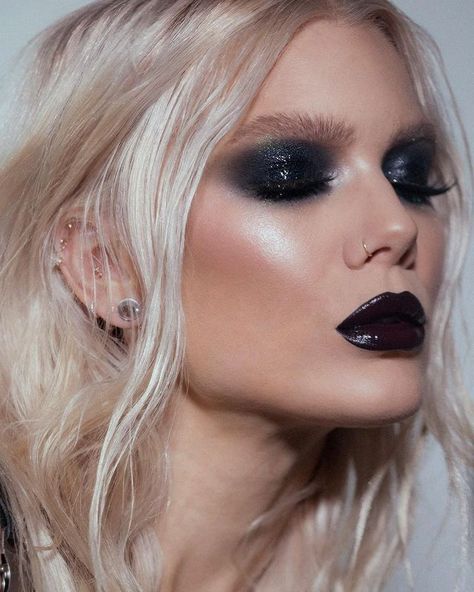 All Posts • Instagram Grunge Eye Makeup, Glitter Halloween Makeup, Bad And Bougie, Outfit Pictures, Look Grunge, Linda Hallberg, Dramatic Makeup, Edgy Makeup, Asian Eye Makeup