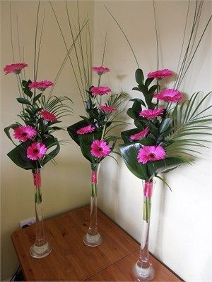 Table Centerpieces Simple, Flower Arrangements For Table, Vase Centrepiece, Centerpieces Simple, Lily Vases, Flower Arrangements Simple, Pink Vase, Vase Flower, Vase Arrangements