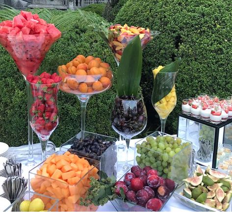 Wedding Fruit Skewers, Fruit For Brunch Party, Wedding Fruit Table Ideas, Fruit Table Wedding Display, Easy Fruit Display Ideas, Fruit Buffet Ideas Display, Fruit Table Party, Fruit Grazing Table, Fruit Bar Ideas Parties