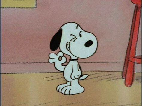 Vintage Cartoons, Snoopy Wallpaper, Snoopy Pictures, Snoop Dog, Cartoon Profile Pictures, Snoopy Love, Charlie Brown And Snoopy, Cartoon Memes, Pink Wall