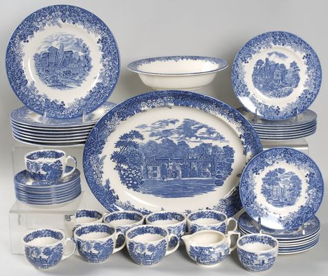 ✿ڿڰۣ(̆̃̃•Aussiegirl Medieval Revival, Wedgewood China, Blue Willow Dishes, Blue And White Dinnerware, Wedgwood China, Blue Dishes, Pretty China, Antique Dishes, White Dinnerware