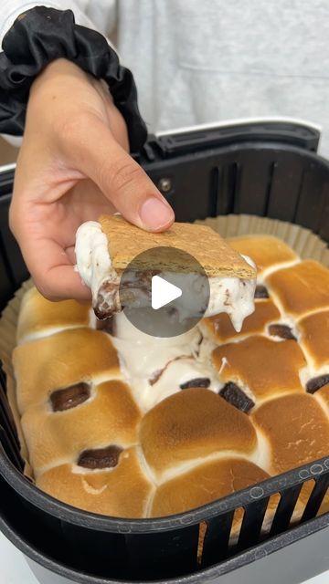 Gabriela 🫶🏼 on Instagram: "Air fryer S’mores dip 🧸🤎 air fry at 400° for 3 minutes and then add chocolate and cook for 1 more minute. dont add the chocolate the entire time like i did or it will burn🔥 

English 
marshmallows
chocolate
graham crackers
fruit 
Airfry marshmallows at 400° for 3 minjtes 
add chocolate and airfry for another minute 

Español
Malvaviscos 
Chocolate 
galletas integrales 
fruta
Cocina en la freidora de aire en 400° por 3 minutos. Luego agrega el chocolate y cocina por otro minuto. 

#asmr #asmrcooking #gabrielacampos #smores #airfryerrecipes #recipe #receta #recetas #dessert #postre #airfryer #fallrecipes #viral" Cookie S’mores Air Fryer, Air Fryer Puddings, Airfry S’mores, Air Fryer Marshmallow, Air Fryer Smores Dip, Air Fryer Smores Recipes, Smores Air Fryer, Air Fryer Smores, Air Fryer Dessert Recipes