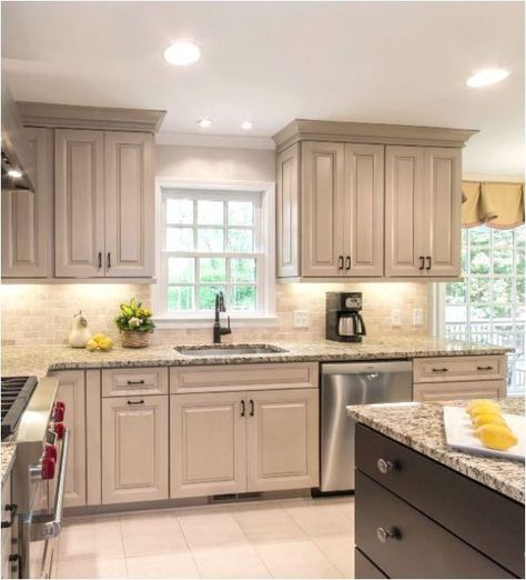 Taupe Kitchen Cabinets Love the dark stain color on the island...use this to tie into dark crown molding. Taupe Kitchen Cabinets, Taupe Kitchen, Model Dapur, Kabinet Dapur, New Kitchen Cabinets, Kitchen Cabinets Makeover, Kitchen Cabinet Colors, Dark Light, Kitchen Redo