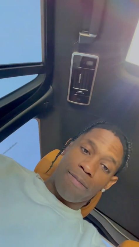 Travis Scott Selfie, Rap Wallpaper, Travis Scott, Rappers, Influencer, Rap, Hip Hop, Mirror Selfie, Quick Saves