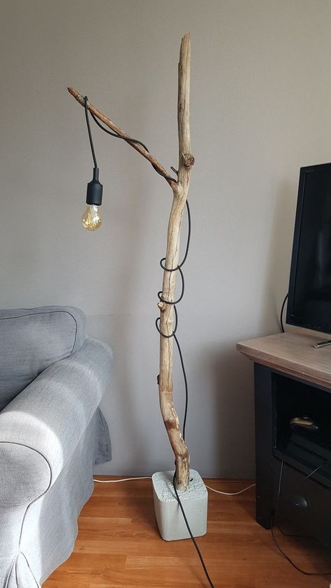 Takken Decor, Diy Floor Lamp, Driftwood Art Diy, Cute Diy Room Decor, Diy Wooden Projects, Branch Decor, Diy Furniture Easy, House Plants Decor, Wooden Projects