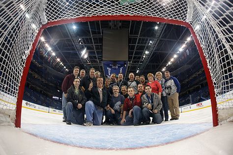 Hockey Family Photos, Hockey Family Pictures, Family Hockey Photo Ideas, Hockey Pictures Ideas Kids, Hockey Photoshoot, Hockey Poses, Hockey Team Photos, Hockey Projects, Travel Hockey