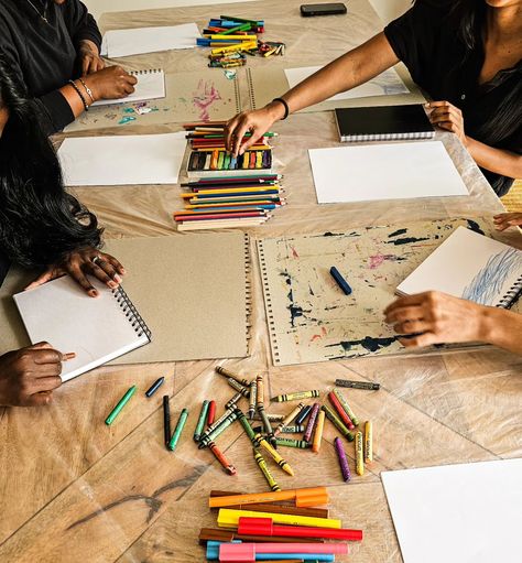 Some pics from Saturday's group art therapy session. 🤍 ✨️ art making ✨️ meditation ✨️ breathwork ✨️ reflection ✨️ gratitude A combination of wholesome practices to create a safe space to connect deeply with our inner world. ✨️ A space for connection and sharing. ✨️ A space for fun and creativity. ✨️ Therapy Stock Photos, Art Therapist Career, Art Therapy Workshop, Therapy Office Aesthetic, Psychologist Photoshoot, Group Journaling, Art Therapy Room, Therapy Session Aesthetic, Group Art Therapy