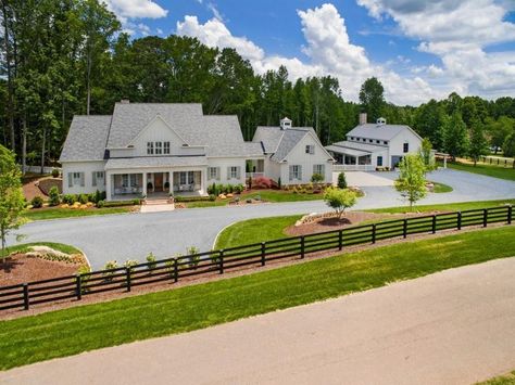 Farmhouse Crazy Farmhouse Exterior Design, Casa Country, Party Barn, Large House, Modern Farmhouse Exterior, Farmhouse Exterior, Farmhouse Plans, My Dream Home, Future House