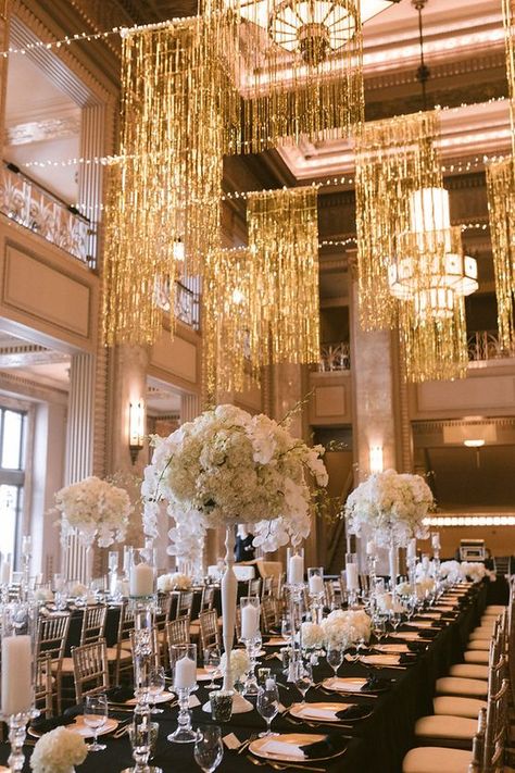 Gatsby Ceiling Decor, Wedding Great Gatsby Theme, Elegant Gatsby Wedding, Gatsby Style Wedding Decor, Great Gatsby Wedding Decor, Great Gatsby Wedding Flowers, Gatsby Flower Arrangements, Gatsby Room Decor, Golden Prom Theme