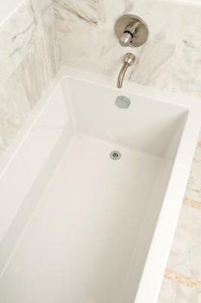 Tub Refinishing, Porcelain Tub, Reglaze Bathtub, Painting Bathtub, Old Bathtub, Bathroom Improvements, Luxury Bathtub, Mold In Bathroom, Refinish Bathtub