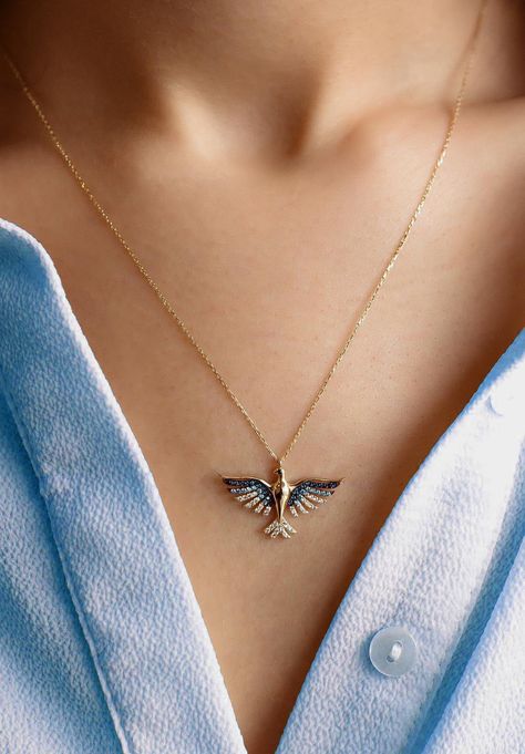 Blue Bird Necklace, Bird Jewelry Design, Bird Clothes, Delicate Gold Bracelet, Phoenix Necklace, Fancy Jewelry Necklace, Pretty Jewelry Necklaces, Gold Wing, Animal Necklace