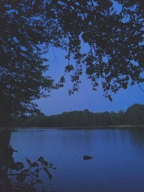 Lake Aesthetics Dark, Dark Lake Aesthetic, Lake Asthetic Picture, Lakes At Night, Creepy Lake, Teen Vacation, Lake At Night, Lake Night, Dark Lake