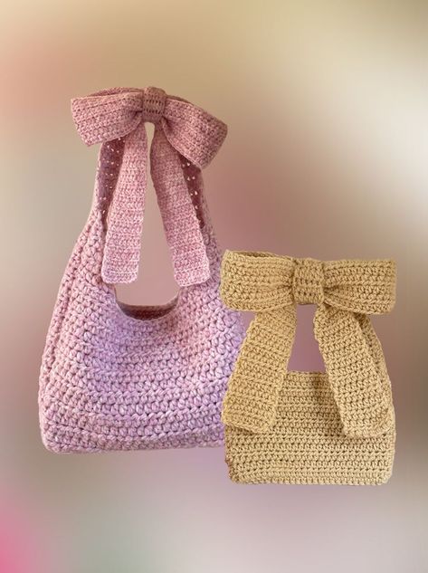 Crochet Bags Pattern Bow Purse Pattern, Crochet Bow Purse, Crochet Bow Bag Pattern, Cute Easy Crochet Gifts, Crochet Easy Projects Quick, Triangle Crochet Bag, Crochet Shoulder Bags Pattern, Crochet Bow Pillow, Crochet Mini Things