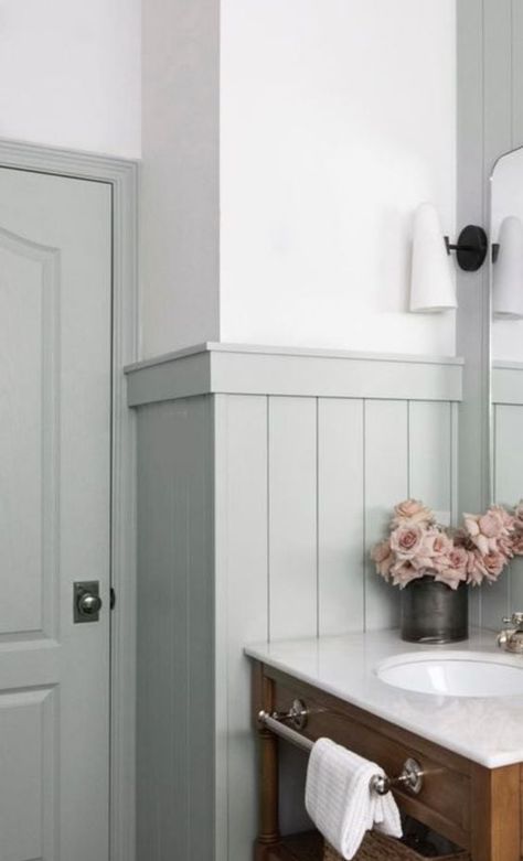 Wainscoting Ideas Bathroom, Vibes Bathroom, Bathroom Wainscoting Ideas, Bathroom Vibes, Beadboard Bathroom, Wainscoting Bathroom, Bathroom Stand, Bathroom Paneling, Shiplap Bathroom