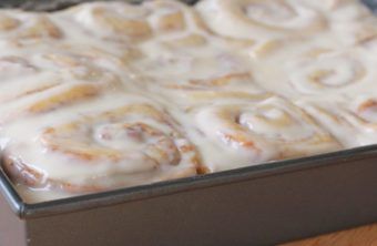 Southern Inspired Breakfast Recipes | Classic Breakfasts recipes Homemade Cinnamon Rolls Recipe, Best Cinnamon Roll Recipe, Quick Cinnamon Rolls, Cinnamon Roll Recipe Homemade, Fluffy Cinnamon Rolls, Divas Can Cook, Homemade Cinnamon Rolls, Desserts Snacks, Cream Cheese Glaze