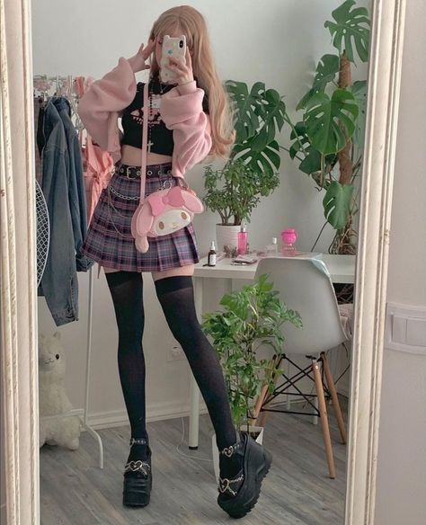 Yami Kawaii Outfit, Goth Kawaii Fashion, Cute Pastel Outfits, Sanrio Outfits, Girls Fasion, Alt Grunge, Pastel Goth Fashion, Kawaii Fashion Outfits, Soft Grunge