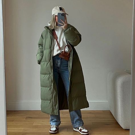 Green Long Puffer Jacket Outfit, Long Puff Jacket Outfit, Long Green Puffer Jacket Outfit, Long Puffy Jacket Outfit, Khaki Puffer Jacket Outfit, Olive Green Puffer Jacket Outfit, Long Puffer Jacket Outfit Winter Style, Long Parka Outfit, Long Puffer Coat Outfit