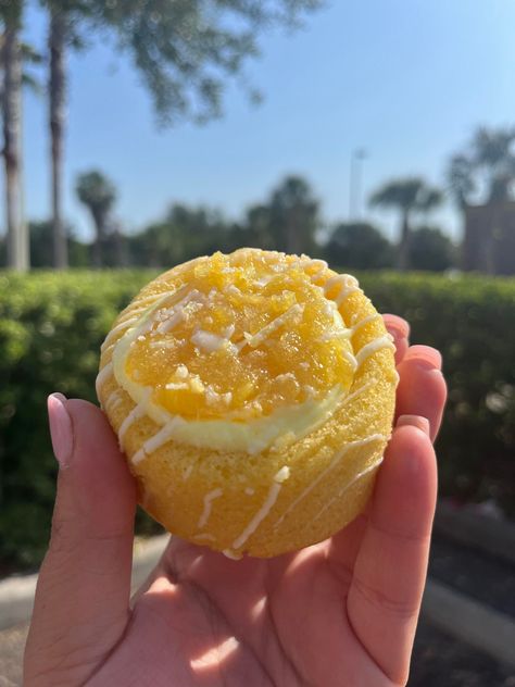 Pineapple Cake Debuts at Starbucks in Disney Springs Orange Cream Cake, Lavender Drink, Disney Deals, Cloud Cake, Starbucks Rewards, Pineapple Parties, Summer Menu, The Hollywood Bowl, At Starbucks