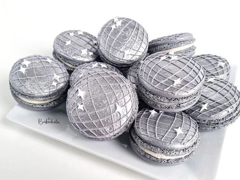 Disco Macarons, Disco Ball Macarons, Disco Ball Cookies, 18th Birthday Party Themes, Sweet Sixteen Birthday Party Ideas, 17th Birthday Ideas, Disco Birthday Party, Girly Birthday Party, Ideas Cumpleaños