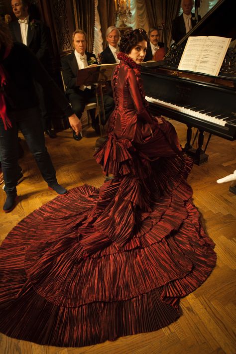 In Crimson Peak, the red dress (shown desaturated in this picture) instantly establishes Lady Lucille as being different from the pastel-clad partygoers (including Edith) and associates her with blood. Mia Wasikowska, Crimson Peak, Ciel Phantomhive, Theatre Costumes, Costume Drama, Movie Costumes, Jessica Chastain, Historical Costume, Victorian Gothic