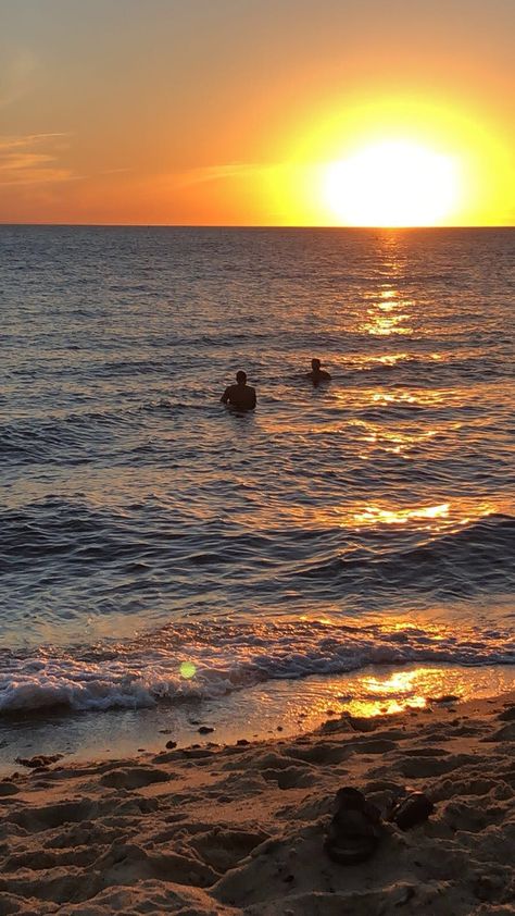 two people swimming at a distance in the ocean at sunrise Early Morning Beach Aesthetic, Morning Swim Aesthetic, Swim Aesthetic, Beach Balcony, Morning Swim, Morning Beach, Ocean Vacation, Day Schedule, Morning Sunrise