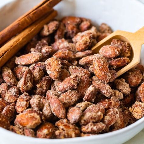 Cinnamon Sugar Almonds, Cinnamon Roasted Almonds, Candied Almonds, Cinnamon Almonds, Nut Recipes, Roasted Nuts, Raw Almonds, Easy Cinnamon, Candied Pecans