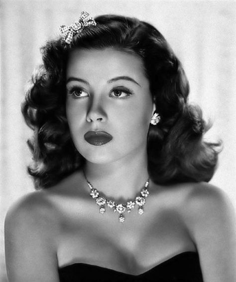 Hedi Lamarr, Gloria Dehaven, 50s Glamour, Vintage Hollywood Glamour, Classic Movie Stars, Old Hollywood Stars, Classic Actresses, Actrices Hollywood, Old Hollywood Glamour