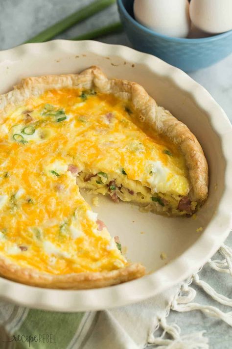 Easy Puff Pastry Ham and Cheese Quiche Puff Pastry Ham And Cheese, Puff Pastry Quiche, Ham Quiche Recipe, Recipes Using Puff Pastry, Savory Brunch Recipes, Cheese Quiche Recipe, Mini Quiche Recipes, Ham And Cheese Quiche, Quiche Lorraine Recipe