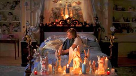 1996 — Romeo + Juliet Movie Bedroom, Romeo Juliet 1996, Juliet Capulet, Baz Luhrmann, I Love Cinema, Classic Bedroom, Teenage Bedroom, Teen Bedroom, Classic Movies