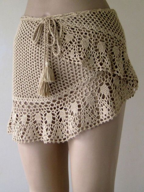 El post de hoy está dedicado a todas las que nos queremos ir de vacaciones a la playa pues vamos a aprender como hacer pareos de playa tejidos, que son un Cover Up Crochet, Crochet Skirt Pattern, Mode Crochet, Crochet Skirts, Crochet Cover Up, Crochet Skirt, Beautiful Knitting, Beach Accessories, Summer Crochet