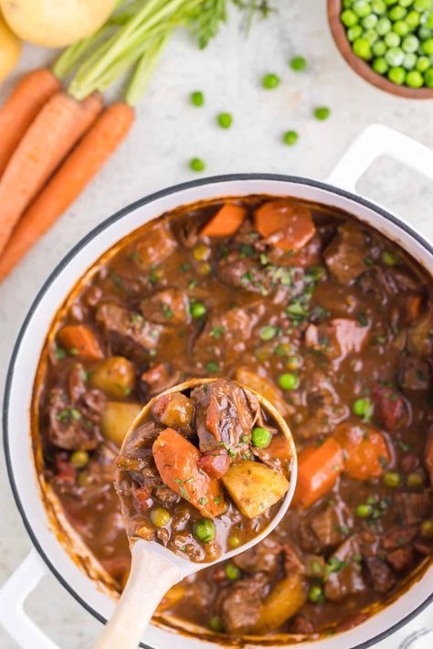 Sirloin Beef Stew, Beef Stew Recipe Oven, Steak Soup Recipes, Steak And Potato Soup, Beef Stew Stove Top, Dutch Oven Beef Stew, Dutch Oven Beef, Oven Beef Stew, Steak Soup