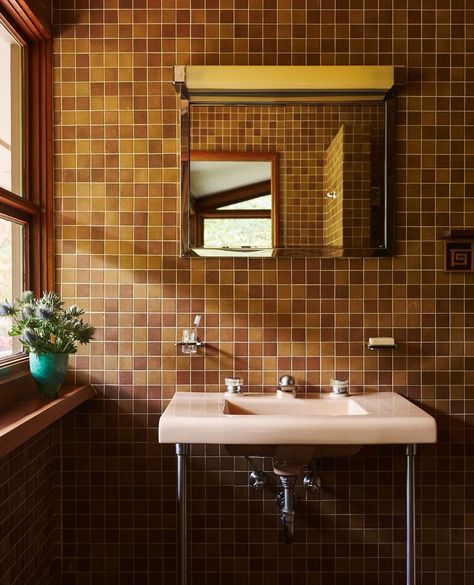 Sarah Anderson-Magness on Instagram: “"The original handmade Dal-tile tile and American Standard sink were preserved. 'I had many plans to redo the bathroom, but I could never…” Frank Lloyd Wright Usonian, Usonian House, Sarah Anderson, Frank Lloyd Wright Design, Frank Lloyd Wright Homes, Masonry Fireplace, Tile Trends, Brown Bathroom, Prefabricated Houses