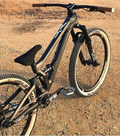 Dirt Bicycle, Freeride Mtb, Mountain Biking Photography, Downhill Mountain Biking, Bicycle Mountain Bike, Suspension Bike, Best Trip, Downhill Bike, Downhill Mtb