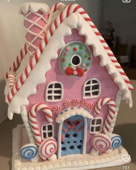 Gingerbread House Pastel, Lifesize Gingerbread House, Gingerbread Birdhouse, Pastel Gingerbread, Gingerbread House Ideas, Christmas Tree Gingerbread, Pastel Christmas Decor, Gingerbread House Candy, Ginger House