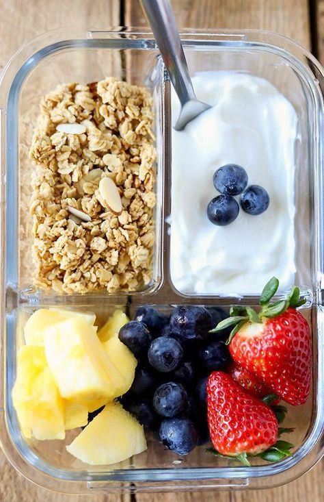 Packed Breakfast Ideas, Simple Healthy Meal Prep, Meal Prep Fruit, College Lunch, Bistro Box, Fresh Lunch, Fruit And Yogurt, Healthy Breakfast Meal Prep, Family Favorite Recipes