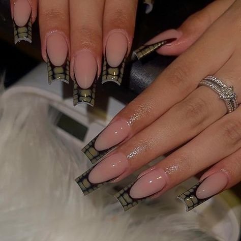 ❀𝚅𝙰𝙻𝙴𝚁𝙸𝙰❀ (@nailswithv) • Instagram photos and videos Goth Nails, Nail Room, Classy Acrylic Nails, Pretty Gel Nails, French Tips, Red Design, Pretty Acrylic Nails, Long Acrylic Nails, Stylish Nails