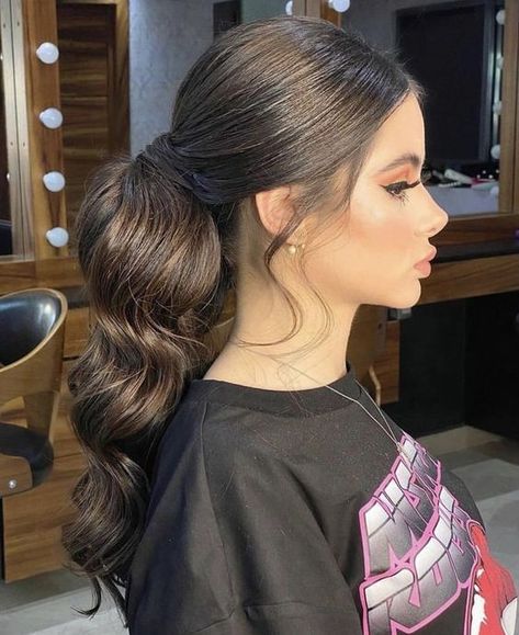 Hair Down Curls, Body Wave Ponytail, Ponytail Wedding, Wedding Ponytail Hairstyles, Wave Ponytail, Wedding Ponytail, Wavy Ponytail, Bubble Ponytail, Ponytail Hairstyle