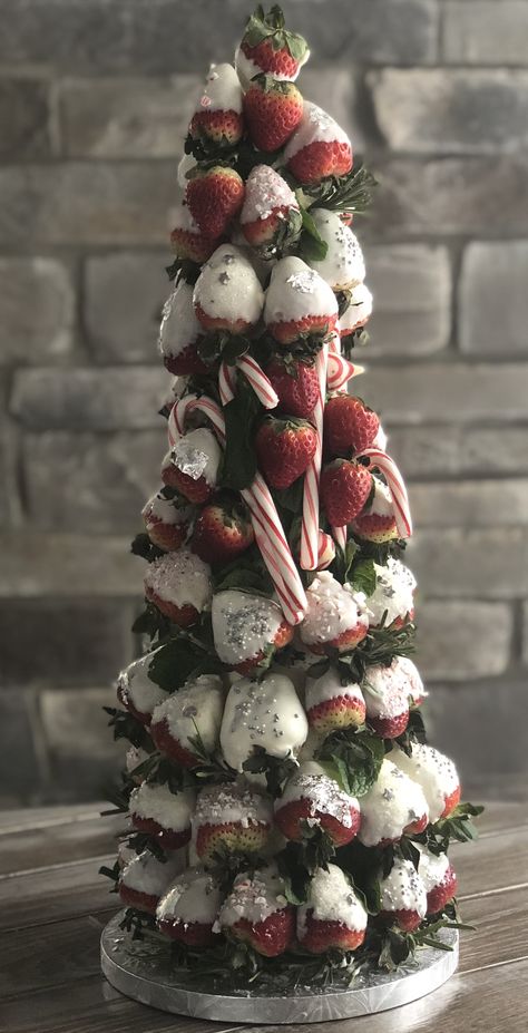 Strawberry tower, Christmas celebration. Christmas Strawberry Tower, Christmas Table Decorations Centerpiece Diy, Strawberries Bouquet, Snack Platters, Christmas Table Decorations Centerpiece, Christmas Strawberry, Peppermint Dessert, Strawberry Wreath, Strawberry Tower