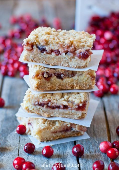 Oatmeal Cranberry Cheesecake Bars - Perfectly sweet with a cream cheese filling and oatmeal crumb topping. Caramel Crumble Bars, Oatmeal Crumble Topping, Cranberry Cheesecake Bars, Caramel Crumble, Cranberry Bars, Cranberry Cheesecake, Family Feast, Cranberry Recipes, Cheesecake Bars