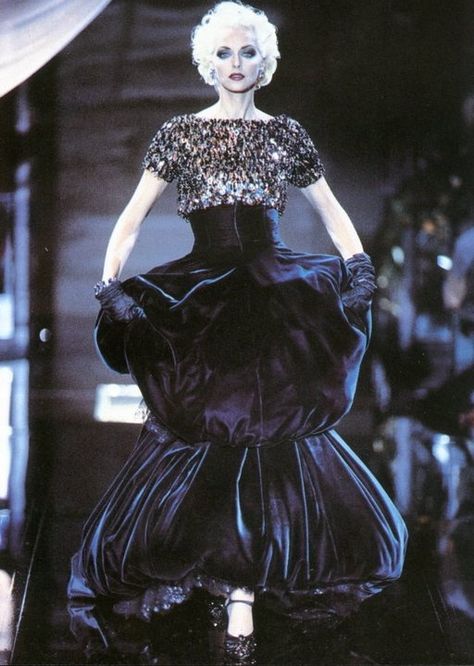 Gianfranco Ferre for Dior | 375 best images about Dior by Ferre on Pinterest | Haute ... Runway 90s, Extraordinary Fashion, Dior Runway, Unusual Dresses, Dior Style, Nadja Auermann, Visionary Fashion, Dior Collection, 90s Runway Fashion