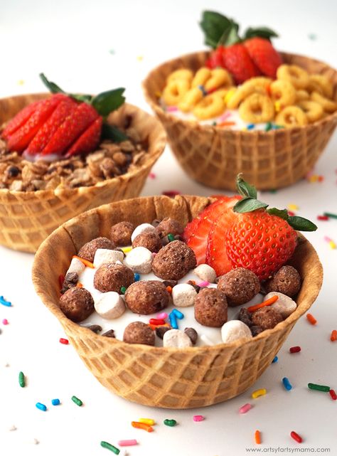 Healthy Breakfast Sundaes are a delicious way to brighten up your day! #ad #CelebrateGoodness #WakeUpRight #collectivebias #breakfast #breakfastrecipes #snack #healthy Labor Day Breakfast Ideas, Pre-k Breakfast Ideas, Waffle Bowl Fruit Cups, Breakfast Sundae, Fruit Waffle Bowl, Fun Kid Breakfast, Brunch Favorites, Nanny Ideas, Sundae Recipes