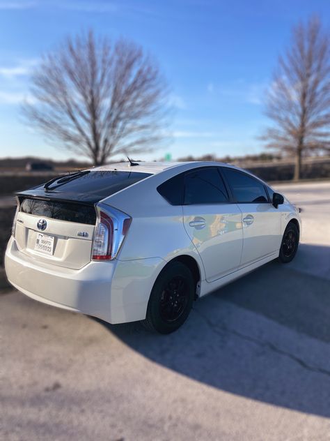 A 52 mpg Toyota Prius hybrid Prius Car, Toyota Prius Hybrid, Toyota Hybrid, Night Vibes, Hybrid Car, Toyota Cars, First Car, Toyota Prius, Dream Cars