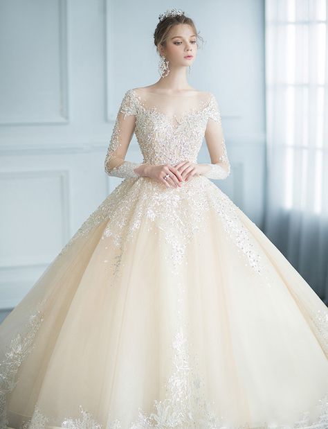 20 Modern Wedding Dresses With a Touch of Glam! - Praise Wedding Popular Wedding Dresses, Designer Wedding Gowns, Princess Wedding Dresses, Modern Wedding Dress, Best Wedding Dresses, Popular Wedding, Wedding Dresses Romantic, Perfect Wedding Dress, Designer Wedding