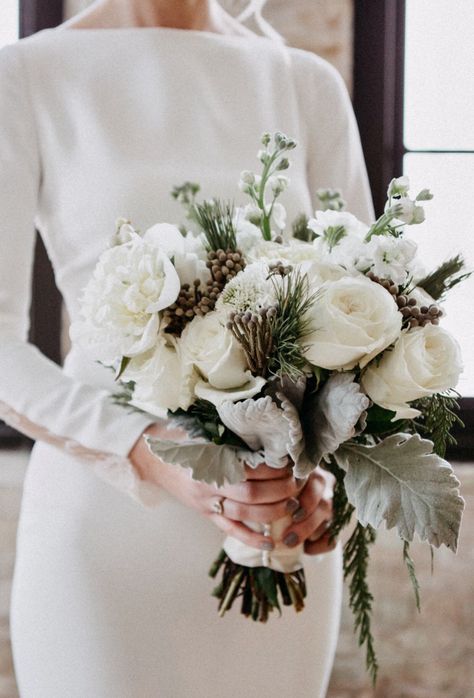 Bride Bouquets Winter Wedding, White And Green Winter Wedding Bouquet, Winter White Wedding Bouquet, White Christmas Bouquet, Winter Floral Arrangements Wedding, Winter Wedding White Flowers, Winter Bouquets Wedding, Winter White Bouquet, Wedding Florals Winter